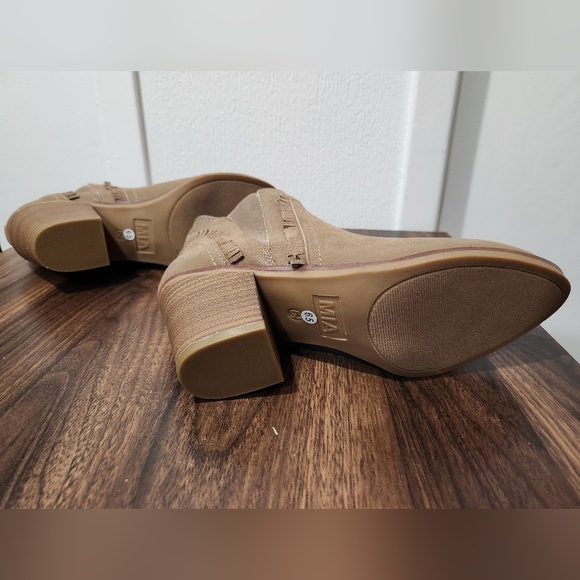 Mia Brown Fringe Boots - Picture 5 of 5